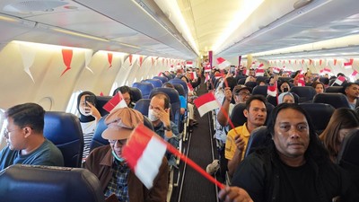 Potret Kru dan Penumpang Batik Air Rayakan HUT RI ke-80 di Udara