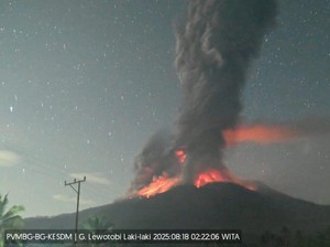 4 Flight di Bandara Komodo Dibatalkan Buntut Gunung Lewotobi Meletus