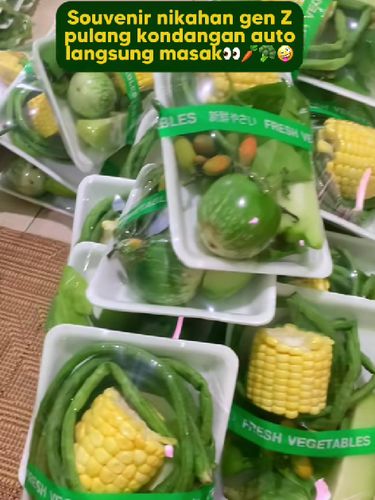 Ide souvenir pernikahan berupa sayuran segar sedang jadi tren, bisa jadi pilihan.