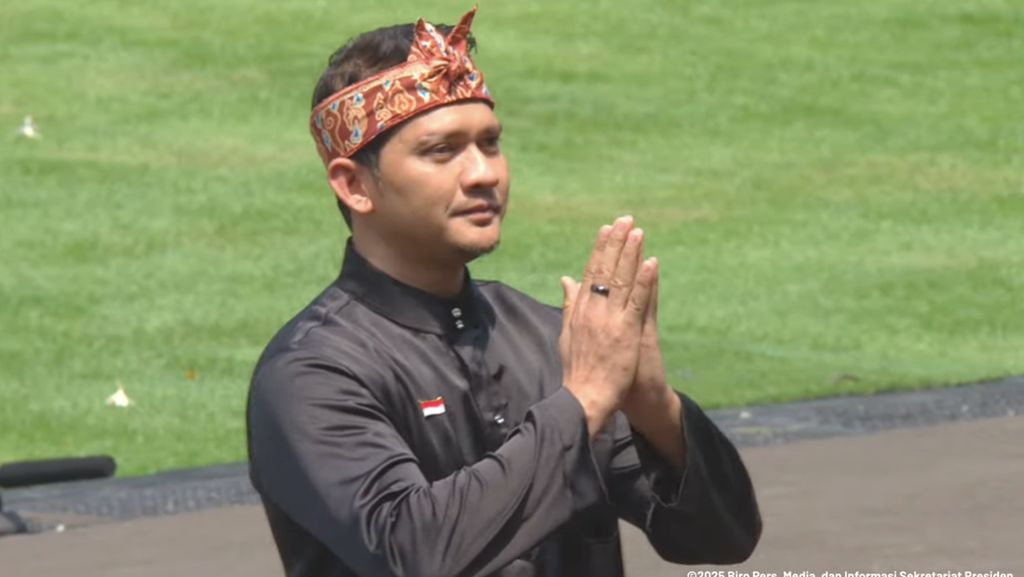 Lihat Lagi Aksi Iko Uwais Pimpin Pasukan Silat di Depan Prabowo Subianto