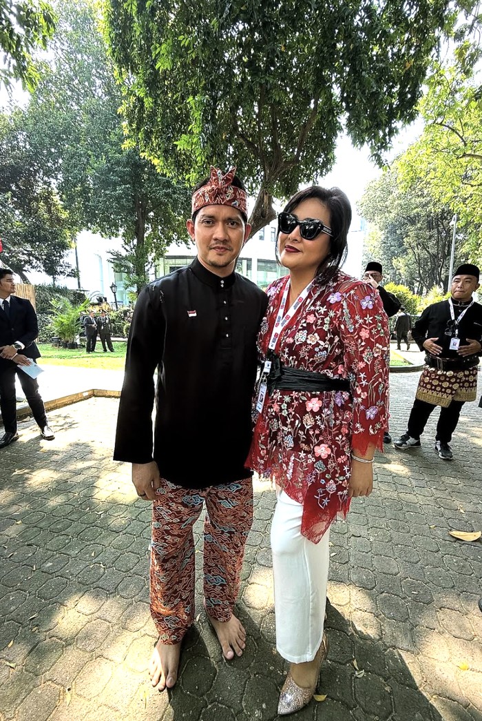 Iko Uwais Bagikan Momen Makan-makan Bareng Istri dan Keluarga