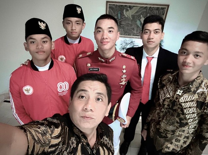 Isra Mashel Arifin Isra Mashel Arifin pada HUT ke-80 RI mendapat tugas menjadi Pasukan Cordon.