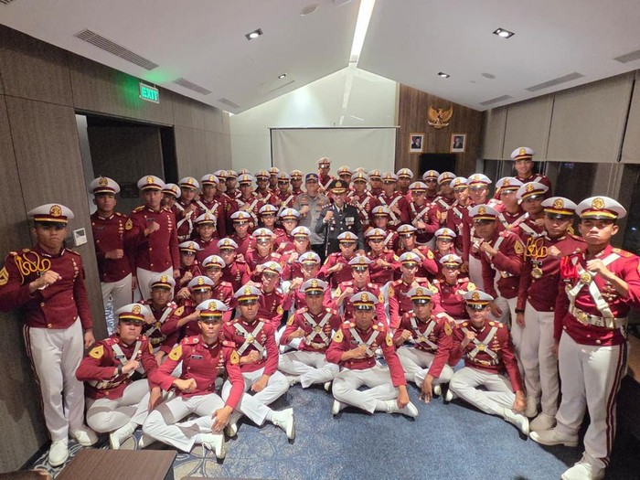 Isra Mashel Arifin Isra Mashel Arifin pada HUT ke-80 RI mendapat tugas menjadi Pasukan Cordon.