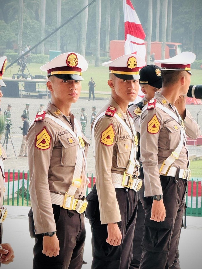 Isra Mashel Arifin Isra Mashel Arifin pada HUT ke-80 RI mendapat tugas menjadi Pasukan Cordon.