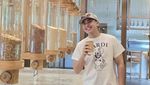 Potret Jerome Polin Minum Kopi hingga Matcha saat Liburan