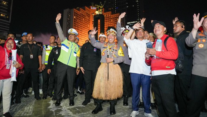 Kapolri Jenderal Listyo Sigit Prabowo di acara karnaval peringatan HUT ke-80 RI, Bundaran HI, Jakarta Pusat. (dok istimewa)