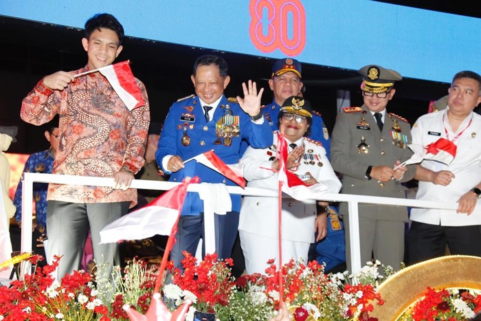 Kemendagri Angkat Simbol Birokrasi Modern di Karnaval HUT ke-80 RI