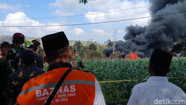 Kondisi kebakaran sumur minyak di Blora belum padam, Senin (18/8/2025).