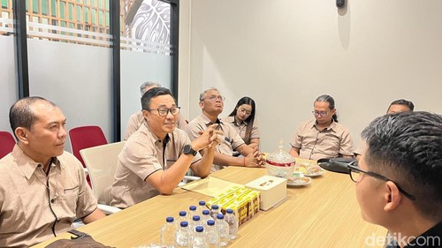 Kunjungan KONI Buleleng ke kantor redaksi detikBali, Denpasar, Senin (18/8/2025).