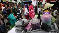Kreativitas warga tampak dari kostum yang terinspirasi budaya nusantara, perjuangan, hingga tokoh-tokoh nasional.