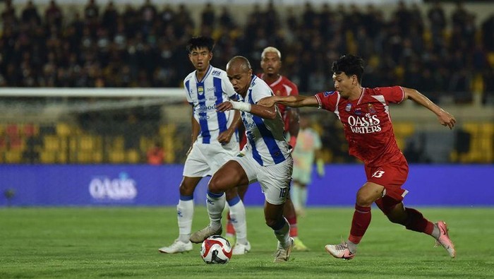 Laga Persijap Jepara vs Persib Bandung.