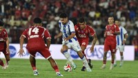 Di Super League 2025/2026, Persib sudah melakoni lima laga. Hasilnya, Persib tiga kali menang, sekali seri, dan sekali kalah. Kekalahan dirasakan saat dijamu Persijap Jepara pada 18 Agustus 2025. Saat itu Persib takluk 1-2. (Foto: Dok. Persib Bandung)