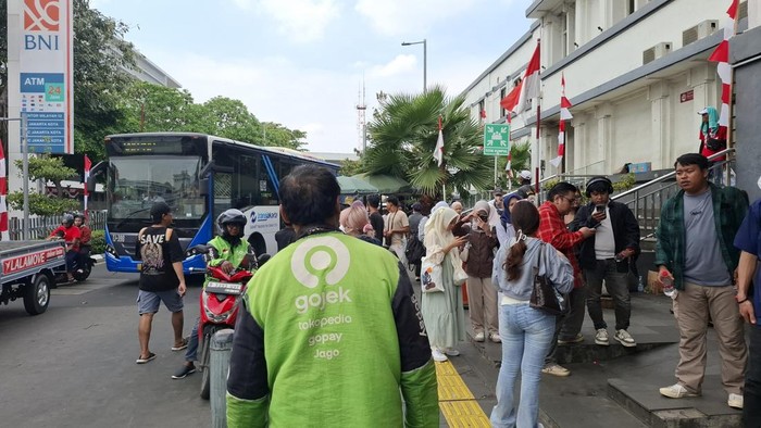 Libur panjang HUT ke-80 RI membawa dampak berbeda bagi para driver ojek online (ojol) di kawasan Kota Tua, Jakarta Barat.