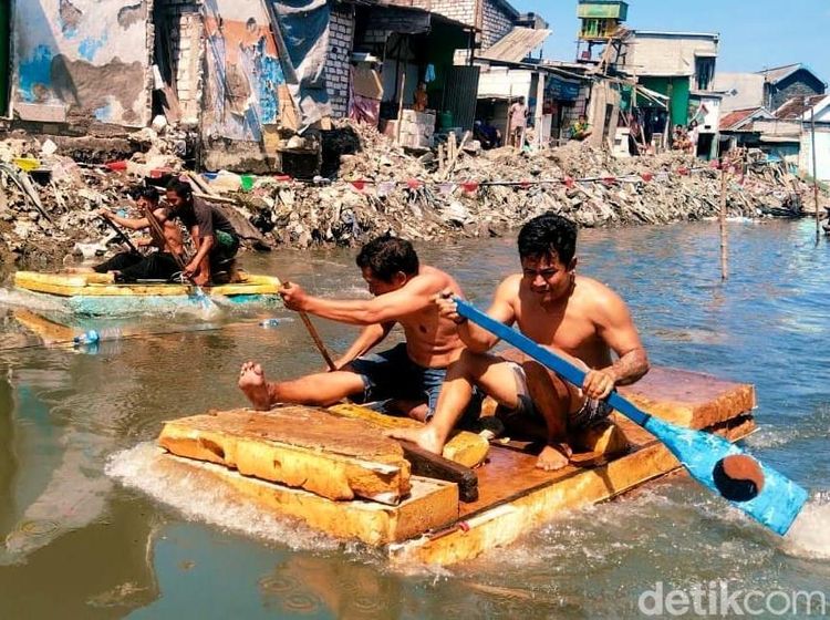 Semringah Warga Kalianak  Gelar Lomba Dayung Usai Normalisasi Sungai