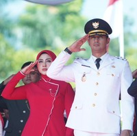 Margin tampil menawan dengan busana bernuansa merah yang dipadukan dengan sentuhan putih. Warna merah tersebut melambangkan semangat nasionalisme di momen HUT RI ke-80 pada 17 Agustus. Foto: Instagram/@marginw