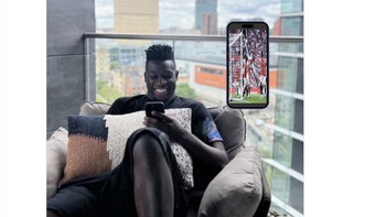 Reaksi Onana melihat pertandingan MU vs Arsenal dengan blunder yang dilakukan Bayindir. Foto: X.com