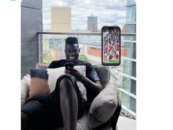 Meme Arsenal Hajar MU: Blunder Bayindir, Onana Dirindu