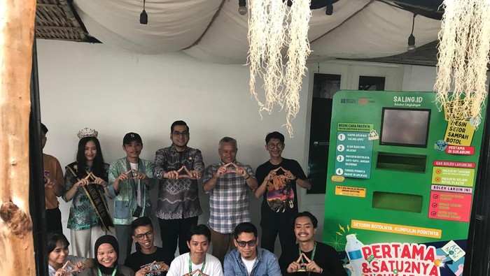 Mesin tukar sampah botol plastik jadi cuan di Kota Sukabumi