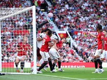 Gary Neville: MU Darurat Kiper, Butuh Donnarumma atau Emi Martinez