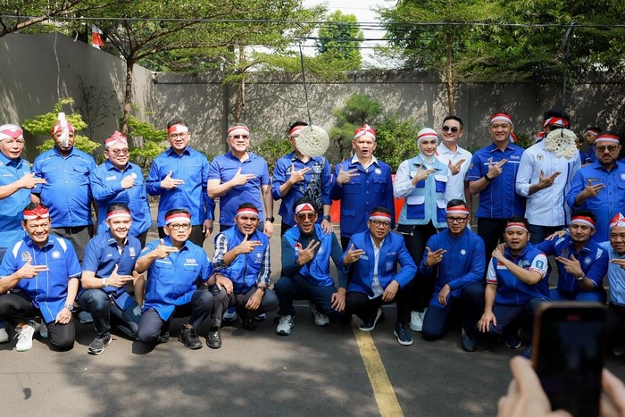 PAN Gelar Lomba 17an, Zulhas & Para Menteri Estafet Belut-Makan Kerupuk