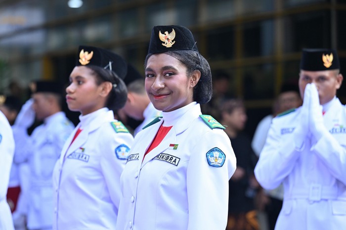 Para Penerima Beasiswa ADEM Jadi Paskibra HUT ke-80 RI di Lapangan Kemendikdasmen Jakarta (17/8).