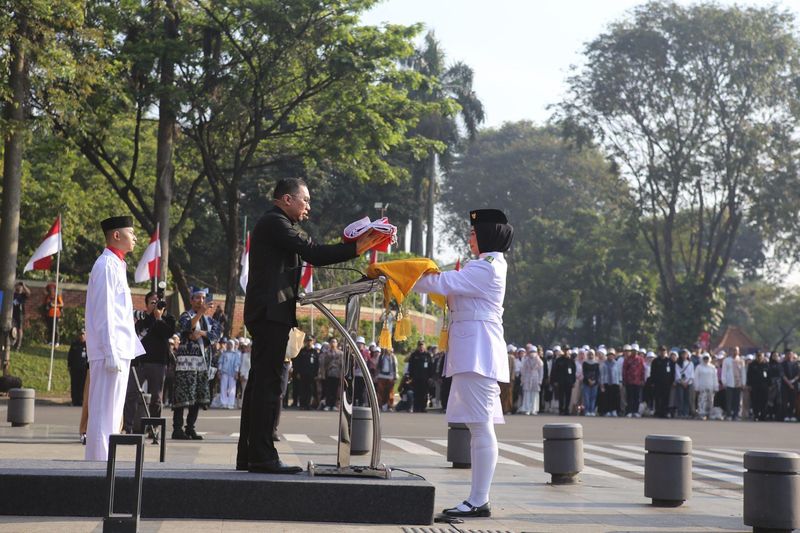 ParagonCorp menggelar upacara bendera di Taman Mini Indonesia Indah (TMII), Jakarta.