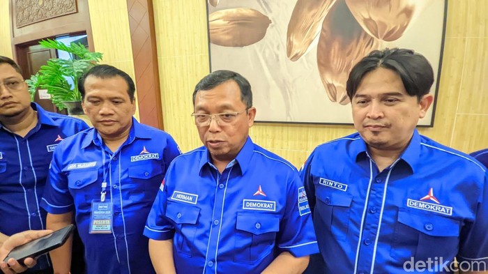 Sekjen DPP Partai Demokrat, Herman Khaeron, usai memberi arahan dalam Rakerda yang berlangsung di Hotel Grand Candi Semarang, Senin (18/8/2025).