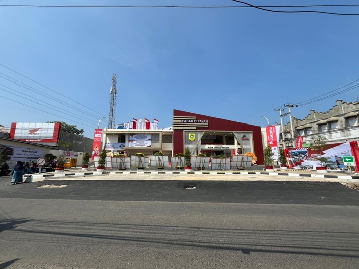 Pasar Citayam di perbatasan Kabupaten Bogor, dan Kota Depok, Jawa Barat, diresmikan.