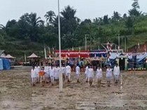 Lapangan Becek, Paskibra di Pohuwato Dipenuhi Lumpur Saat Penurunan Bendera