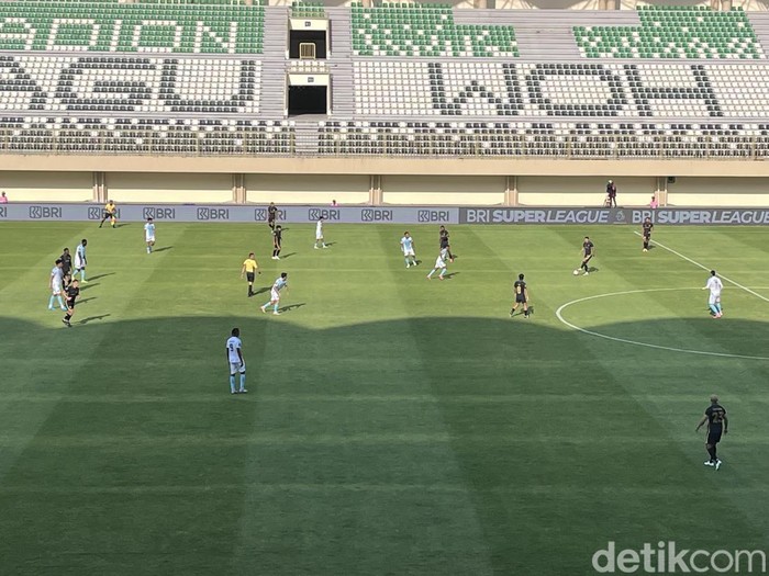 Laga PSBS Biak vs Borneo FC di Stadion Maguwoharjo, Sleman, Senin (18/8/2025).