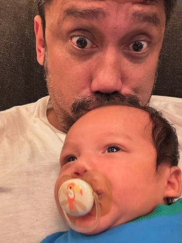 Public Figure Bahagia Jadi Kakek-Nenek di 2025