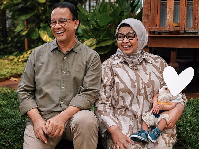 Public Figure Bahagia Jadi Kakek-Nenek di 2025