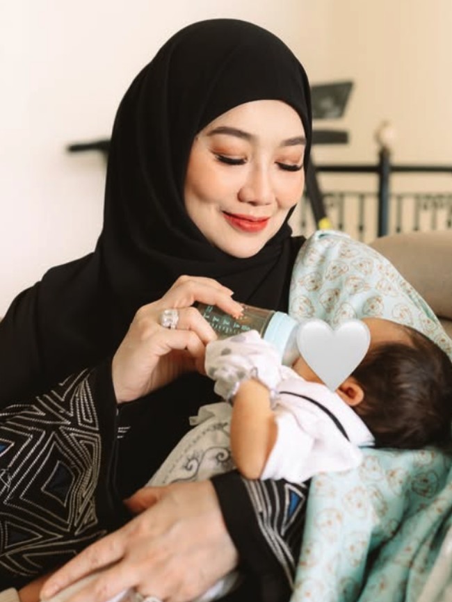 Public Figure Bahagia Jadi Kakek-Nenek di 2025