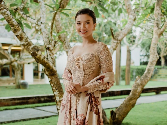 Inspirasi kebaya bridesmaid Syifa Hadju
