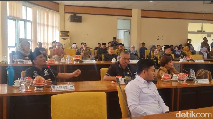 Rapat paripurna DPRD Bone terkait Ranperda RPJMD.