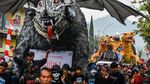 Ribuan Warga Tumpah Ruah di Festival Ogoh-Ogoh Garut