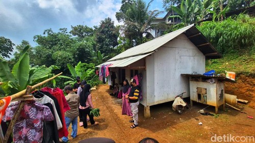 Rumah Raya di Kampung Padangenyang, Desa Cianaga, Kecamatan Kabandungan