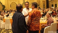 Menteri Hukum Supratman Andi Agtas berbincang dengan Gubernur DKI Jakarta Pramono Anung dan Sekjen PDIP Hasto Kristiyanto,