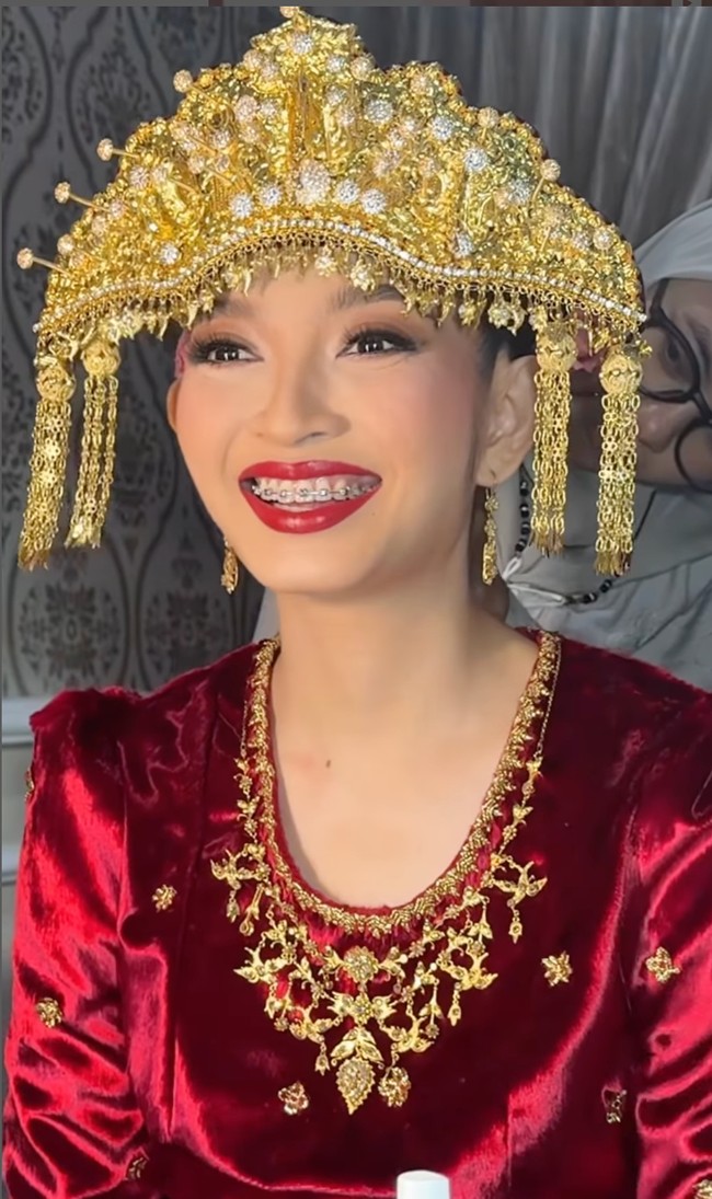 “Cantik sekali bu wapres,” tulis netizen di kolom komentar unggahan Instagram @setwapres.ri. “Masya Allah cantik banget ibu wakil presiden,” tulis netizen lainnya. Foto: Dok. Instagram Bennu Sorumba