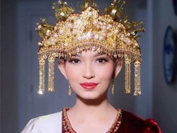 Transformasi Makeup Selvi Ananda di Upacara HUT RI, Lipstik Merah Curi Atensi