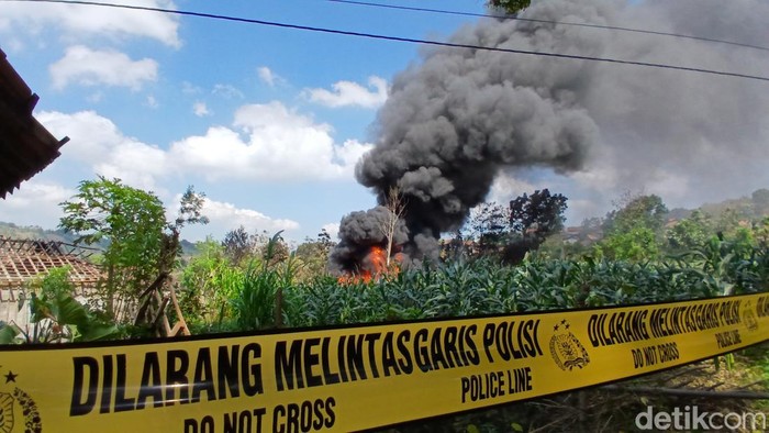 Situasi kebakaran sumur minyak di Blora, Senin (18/8/2025).