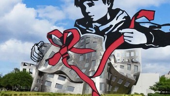 Atau gedung dengan desain unik penyok-penyok ini, terlihat sebagai sebuah kado yang tak sabar ingin dibuka oleh seorang bocah. Foto: @paperboyo via BoredPanda