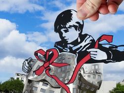 Cara Unik Seniman Padukan Karya Seninya dengan Hal di Sekitar