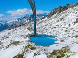 Cara Unik Seniman Padukan Karya Seninya dengan Hal di Sekitar