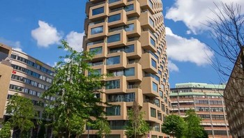 Perjalanan McCor dalam seni kertas dimulai Ketika ia dapat ide mengubah jam Big Ben di London. Ide pertama saya adalah menggunakan potongan kertas untuk mengubah Big Ben menjadi jam tangan, ujarnya. Foto: @paperboyo via BoredPanda