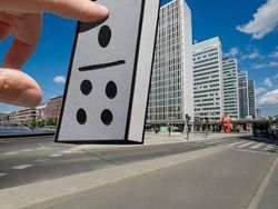 Cara Unik Seniman Padukan Karya Seninya dengan Hal di Sekitar