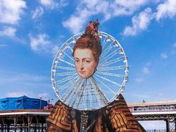 Cara Unik Seniman Padukan Karya Seninya dengan Hal di Sekitar