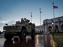 Dikerahkan Trump, Garda Nasional Mulai Patroli Bersenjata di Ibu Kota AS