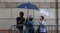 Pendiri surat kabar pro-demokrasi Apple Daily yang kini telah bubar itu kembali menarik perhatian publik, mengingat kasusnya dianggap sebagai salah satu perkara terbesar terkait Undang-Undang Keamanan Nasional di Hong Kong. REUTERS/Tyrone Siu