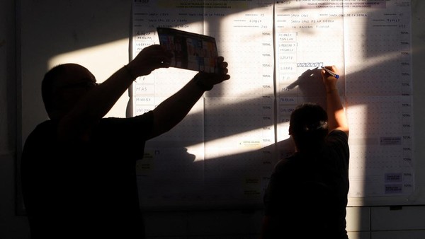 Warga Bolivia Gunakan Hak Pilih dalam Pemilu 2025